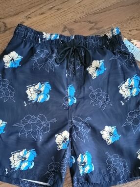 NWT burnside Navy Floral Swim Trunks with Blue and White Hibiscus, Size Small